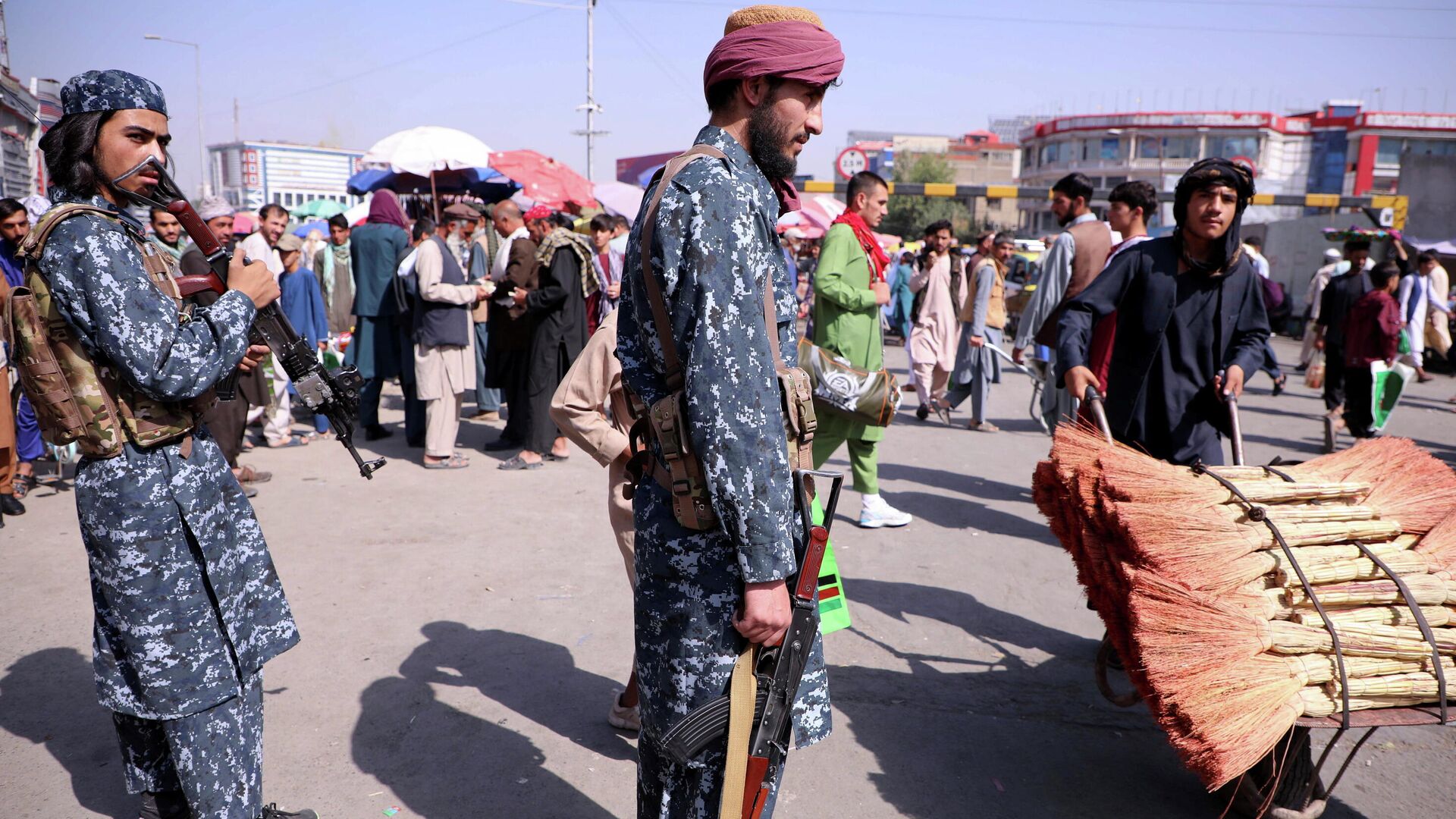 Las fuerzas de seguridad talibanes hacen la guardia en una calle de Kabul, Afganistán, el 4 de septiembre de 2021 - Sputnik Mundo, 1920, 04.09.2021