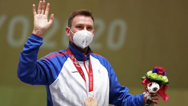 El medallista de bronce Sergey Malyshev del Comité Paralímpico Ruso  - Sputnik Mundo