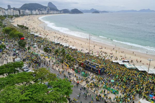La manifestación en la playa de Copacabana, Río de Janeiro - Sputnik Mundo