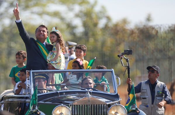 El presidente de Brasil, Jair Bolsonaro, en la ceremonia del Día de la Independencia. - Sputnik Mundo