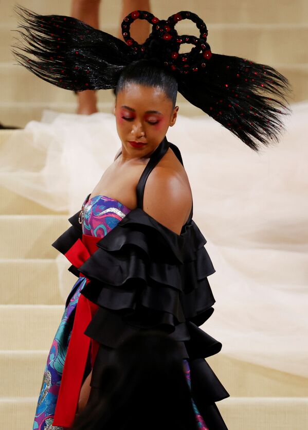 La tenista japonesa Naomi Osaka lucióen la gala un vestido de Louis Vuitton. - Sputnik Mundo