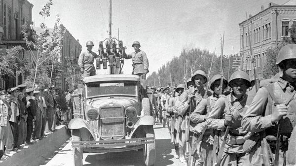 El Ejército Rojo entra en la ciudad de Tabriz, Irán - Sputnik Mundo