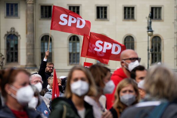 Partidarios del Partido Socialdemócrata de Alemania (SPD) durante la manifestación electoral en Berlín, Alemania. - Sputnik Mundo
