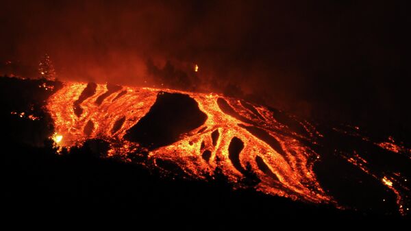 Erupción del volcán de Cumbre Vieja en La Palma - Sputnik Mundo
