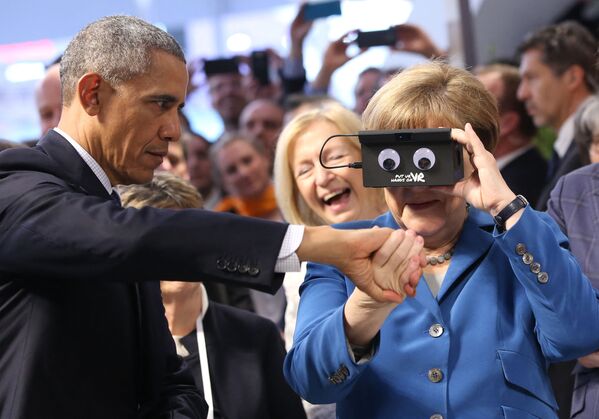 En las elecciones del 2017, el partido Merkel mostró el peor resultado de la historia con solo el 30,2% de los votos. El 29 de octubre, la canciller anunció que dejaría de postularse para la presidencia de la CDU y, una vez finalizado el período electoral, dejaría la política.En la foto: la canciller alemana, Angela Merkel, y el presidente de Estados Unidos, Barack Obama, en la Exposición Industrial de Hannover (Alemania), en el 2016. - Sputnik Mundo