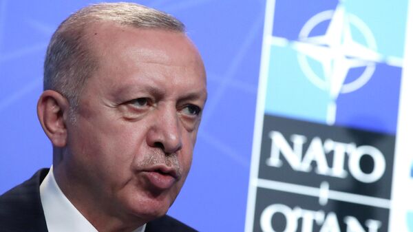 Recep Tayyip Erdogan, presidente de Truquía, durante la cumbre de la OTAN en Bruselas (Bélgica), el 14 de junio del 2021 - Sputnik Mundo
