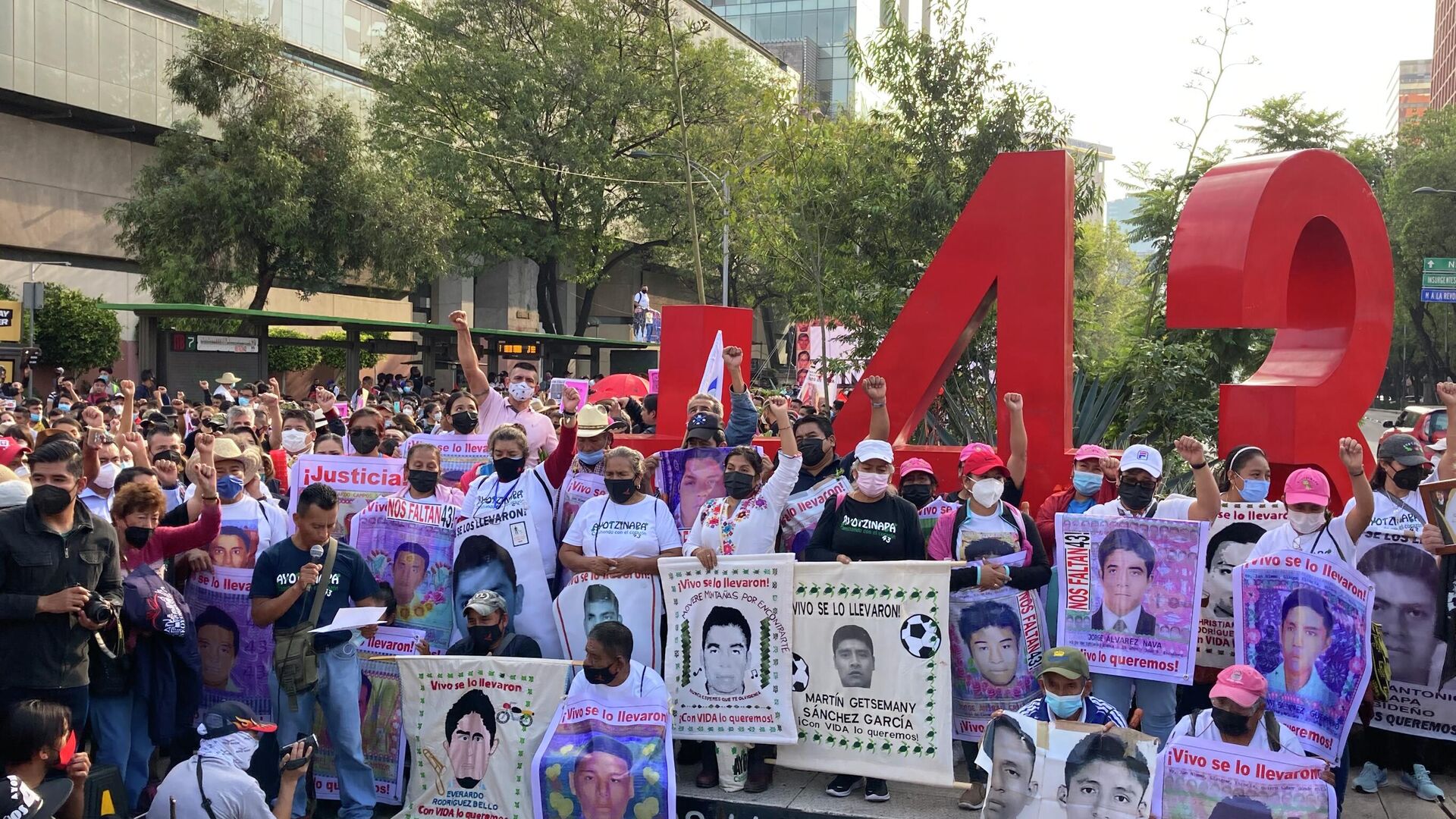 Manifestación por el séptimo aniversario de la desaparición de los 43 estudiantes de Ayotzinapa - Sputnik Mundo, 1920, 24.09.2022