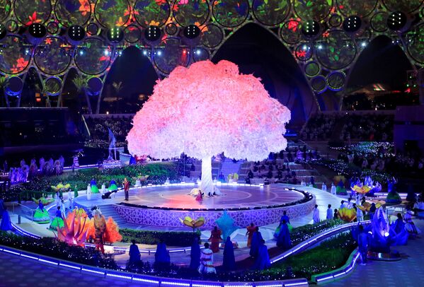 El emir de Dubái, el jeque Mohammed bin Rashid Al Maktum, declaró inaugurada la Expo 2020 durante una ceremonia solemne.En la foto: Ceremonia de inauguración de la Expo 2020 de Dubái. - Sputnik Mundo