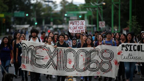 Marcha por el 50 aniversario de la matanza de Tlatelolco - Sputnik Mundo