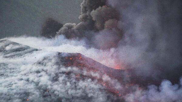 Erupción del volcán en La Palma - Sputnik Mundo