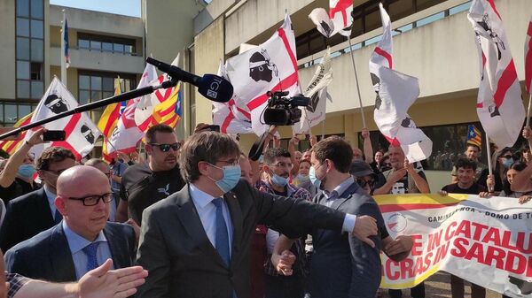 El expresidente de la Generalitat Carles Puigdemont llega al Tribunal de Apelación de Sassari (Italia) - Sputnik Mundo
