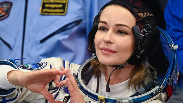 Yulia Peresild, actriz rusa, antes de partir a la EEI desde el cosmódromo de Baikonur, el 5 de octubre del 2021 - Sputnik Mundo