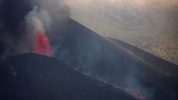 Erupción del volcán de Cumbre Vieja (La Palma) - Sputnik Mundo