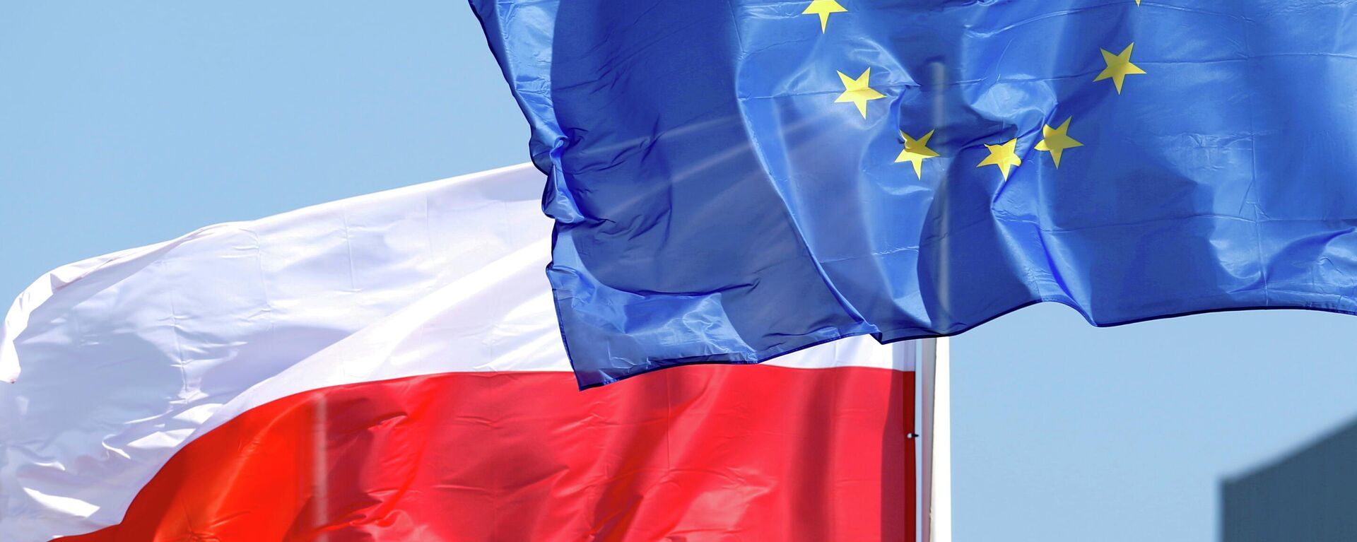 Banderas de Polonia y la UE - Sputnik Mundo, 1920, 28.10.2021