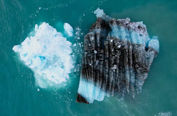 El glaciar es una popular atracción turística groenlandesa, adonde llega una gran cantidad de visitantes anualmente. Esto se debe, parcialmente, a que es uno de los glaciares de más rápido movimiento de Groenlandia, desplazándose cerca de 30 metros al día. - Sputnik Mundo