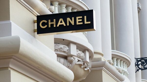 Una tienda de la marca francesa Chanel - Sputnik Mundo