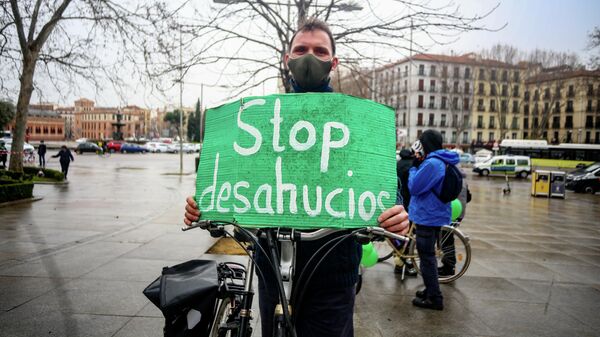Manifestación en Madrid (España) por el derecho a la vivienda en febrero de 2021 - Sputnik Mundo