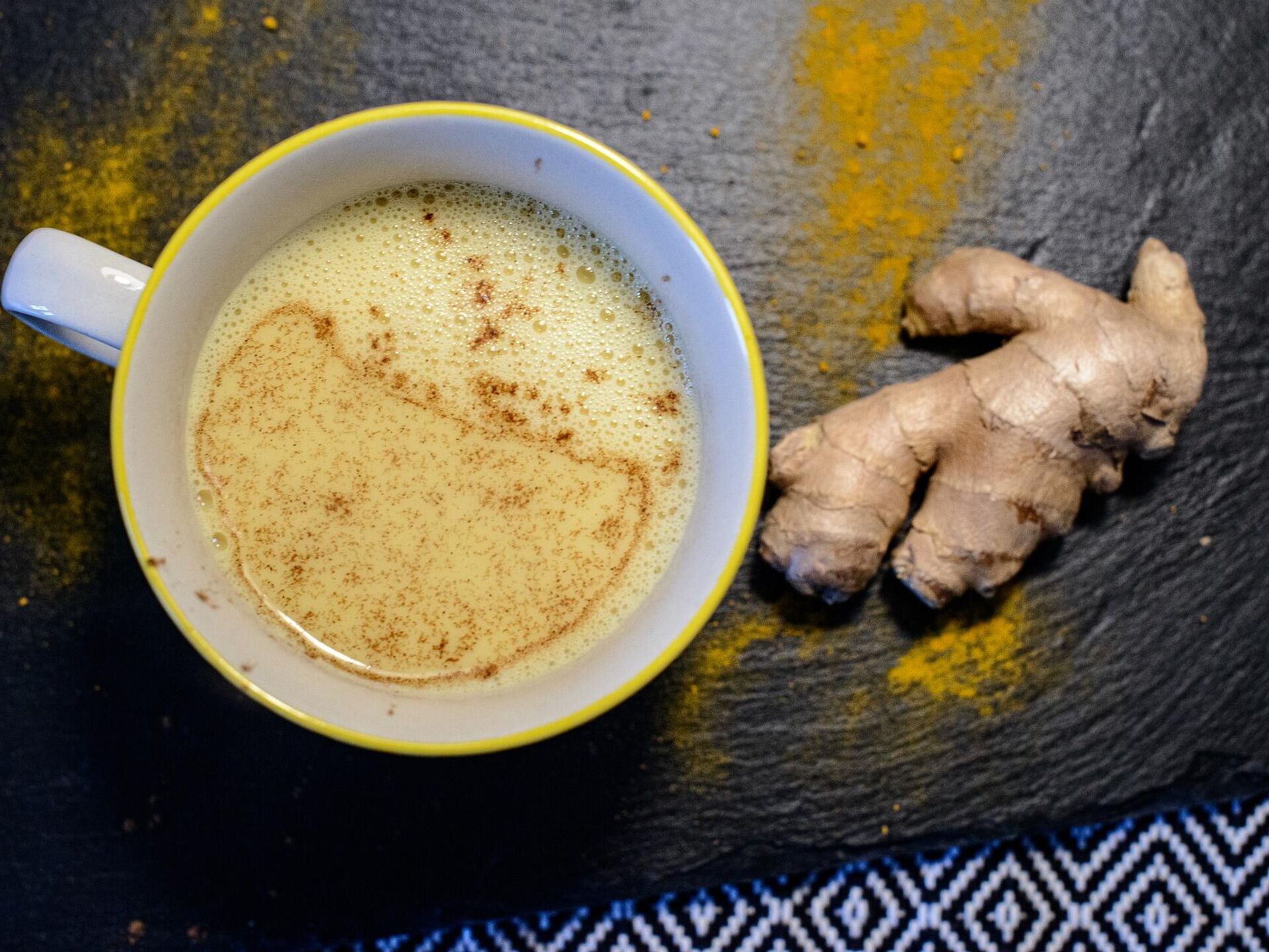 Cúrcuma Latte o leche dorada: la bebida para tener la barriga plana