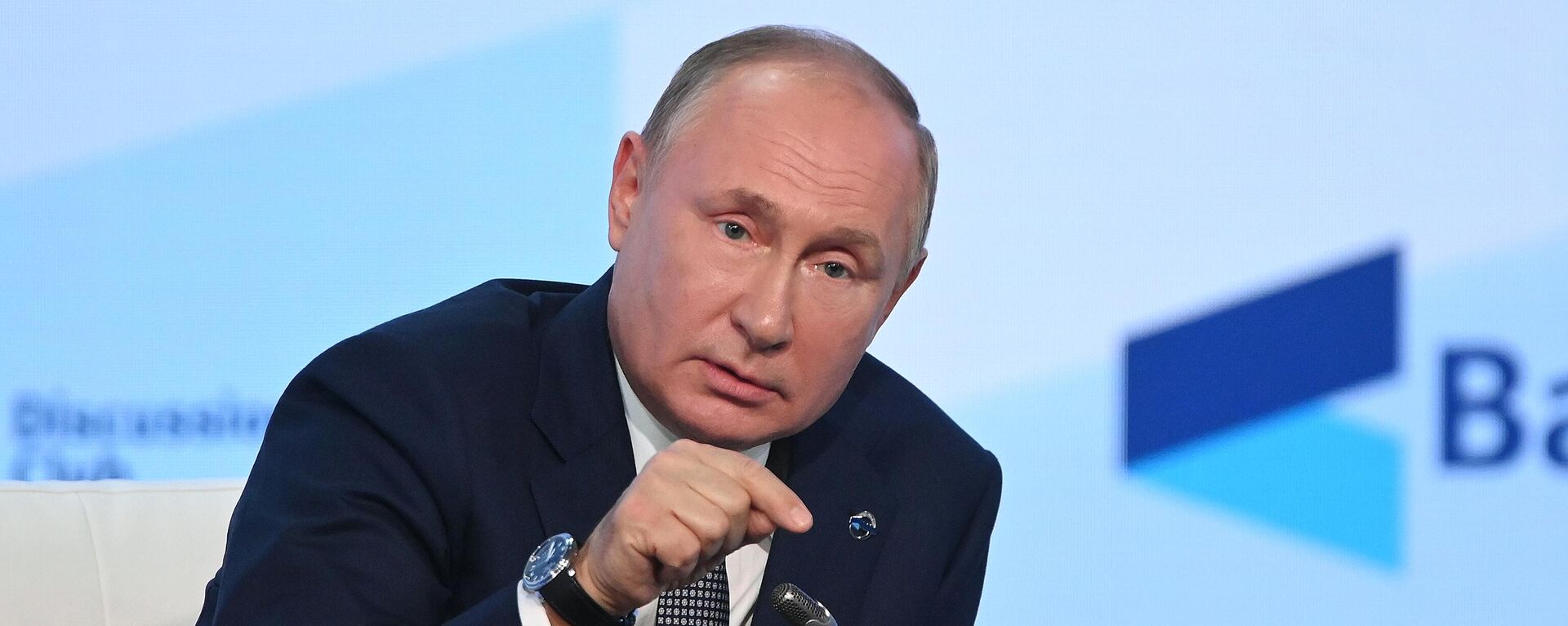 Vladímir Putin, presidente de Rusia, durante su intervención en el Club Internacional Valdái en Sochi (Rusia), el 21 de octubre del 2021 - Sputnik Mundo, 1920, 08.12.2021