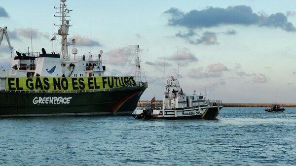 Greenpeace impide que un gasero atraque en el puerto valenciano de Sagunto - Sputnik Mundo