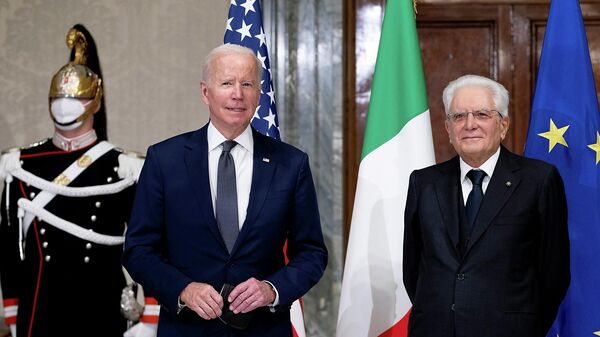 El presidente de EEUU, Joe Biden, y el primer ministro de Italia, Sergio Mattarella  - Sputnik Mundo
