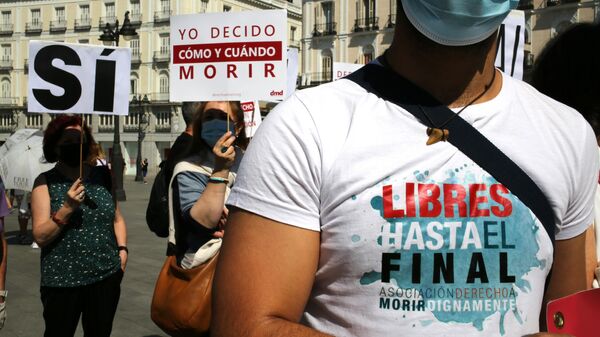 Concentración de la asociación Derecho a Morir Dignamente en la Puerta del Sol (Madrid) - Sputnik Mundo