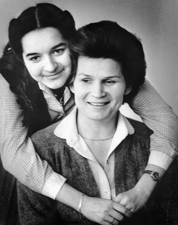Elena fue laúnica hija de la pareja. Cuando cumplió 18 años, Tereshkova y Nikolaev anunciaron su divorcio. - Sputnik Mundo