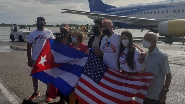 El pueblo y gobierno de Cuba Flag of Cuba recibe la ayuda solidaria de las organizaciones de EEUU - Sputnik Mundo