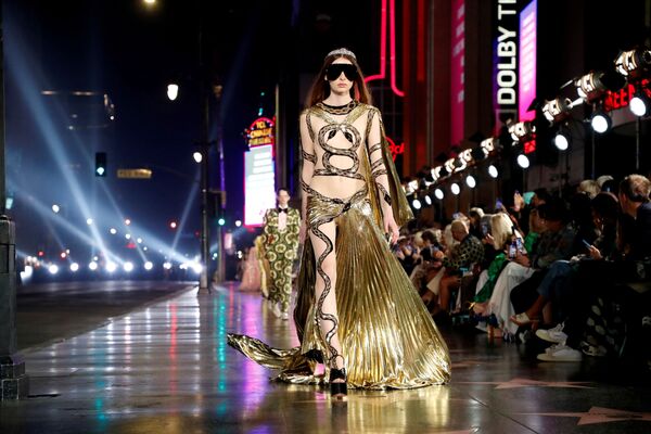 El desfile de moda Gucci Love Parade, en Los Ángeles. - Sputnik Mundo