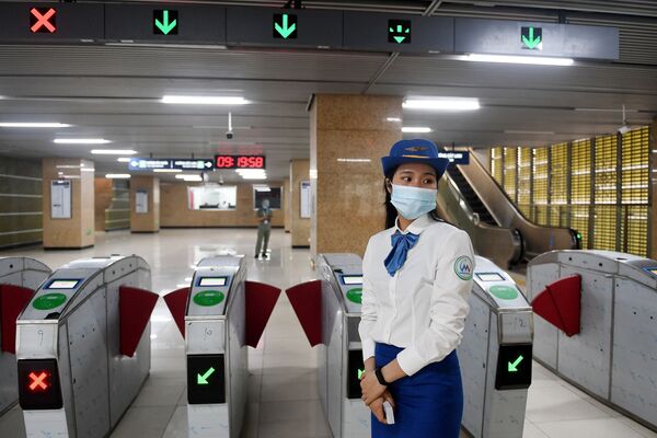 La velocidad media de los trenes del metro de Hanói es de 35 km/h. El trayecto con paradas en 12 estaciones dura 23 minutos. - Sputnik Mundo