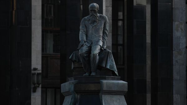 Estatua de Fiódor Dostoievski - Sputnik Mundo