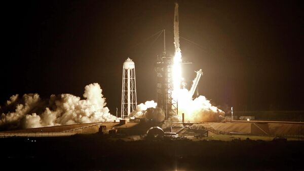 El cohete Falcon 9 de la compañía estadounidense SpaceX en acción - Sputnik Mundo