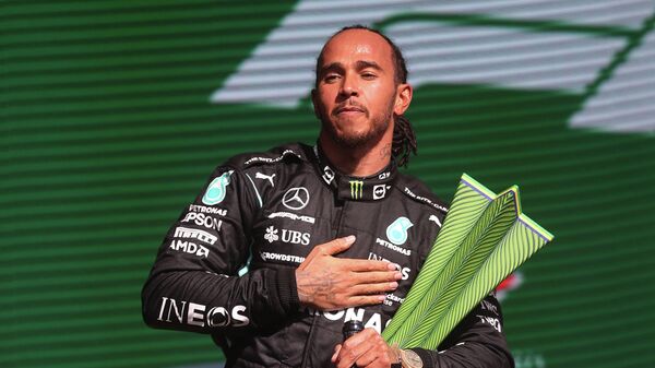 Lewis Hamilton celebra su victoria en el GP de Brasil 2021 - Sputnik Mundo