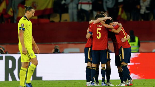 Celebración de España tras el gol de Morata (Sevilla) - Sputnik Mundo