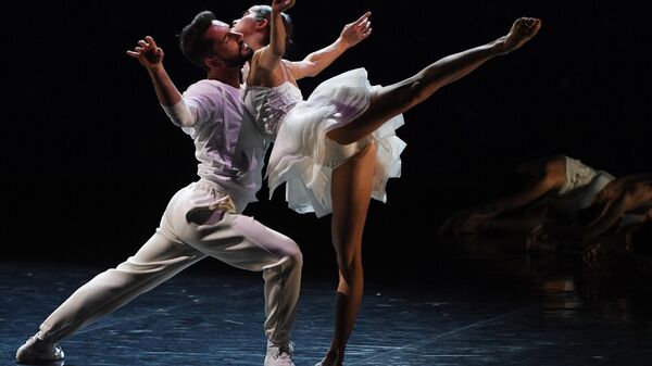 El ballet 'El lago de los cisnes' de Angelin Preljocaj - Sputnik Mundo