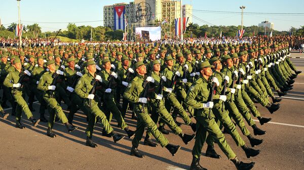 Una parada militar en Cuba - Sputnik Mundo