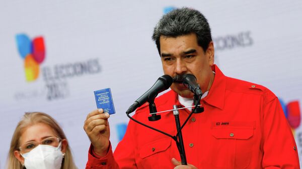 El presidente de Venezuela, Nicolás Maduro, da unas declaraciones luego de ejercer su derecho al voto en elecciones regionales - Sputnik Mundo