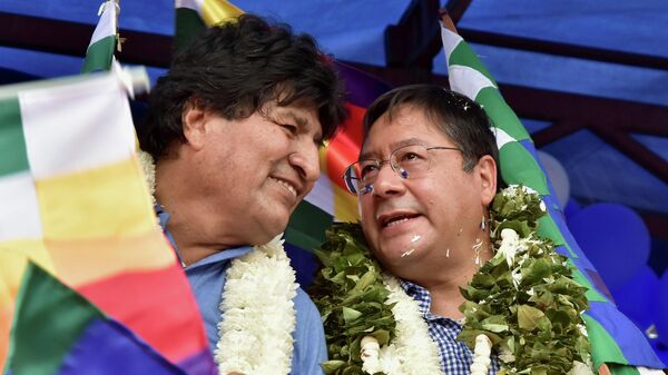 Evo Morales, expresidente de Bolivia, con el presidente Luis Arce - Sputnik Mundo