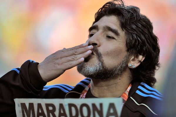 Diego Maradona, como entrenador técnico de la selección argentina, antes de un partido de la fase de grupos del Mundial de Sudáfrica 2010 entre su equipo y Nigeria. - Sputnik Mundo