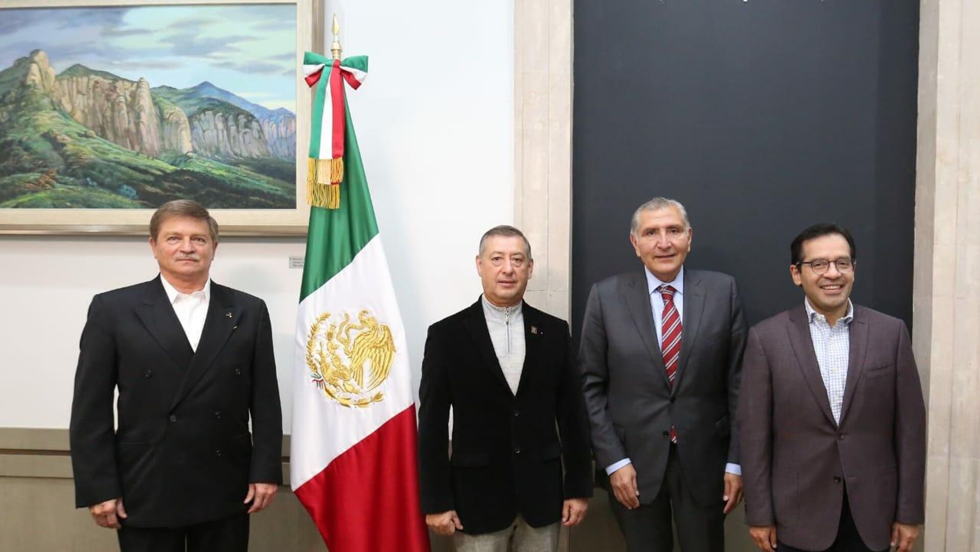 Adán Augusto López, secretario de Gobernación de México, acompañado de los titulares del ISSSTE, Nafin y Birmex - Sputnik Mundo, 1920, 01.12.2021