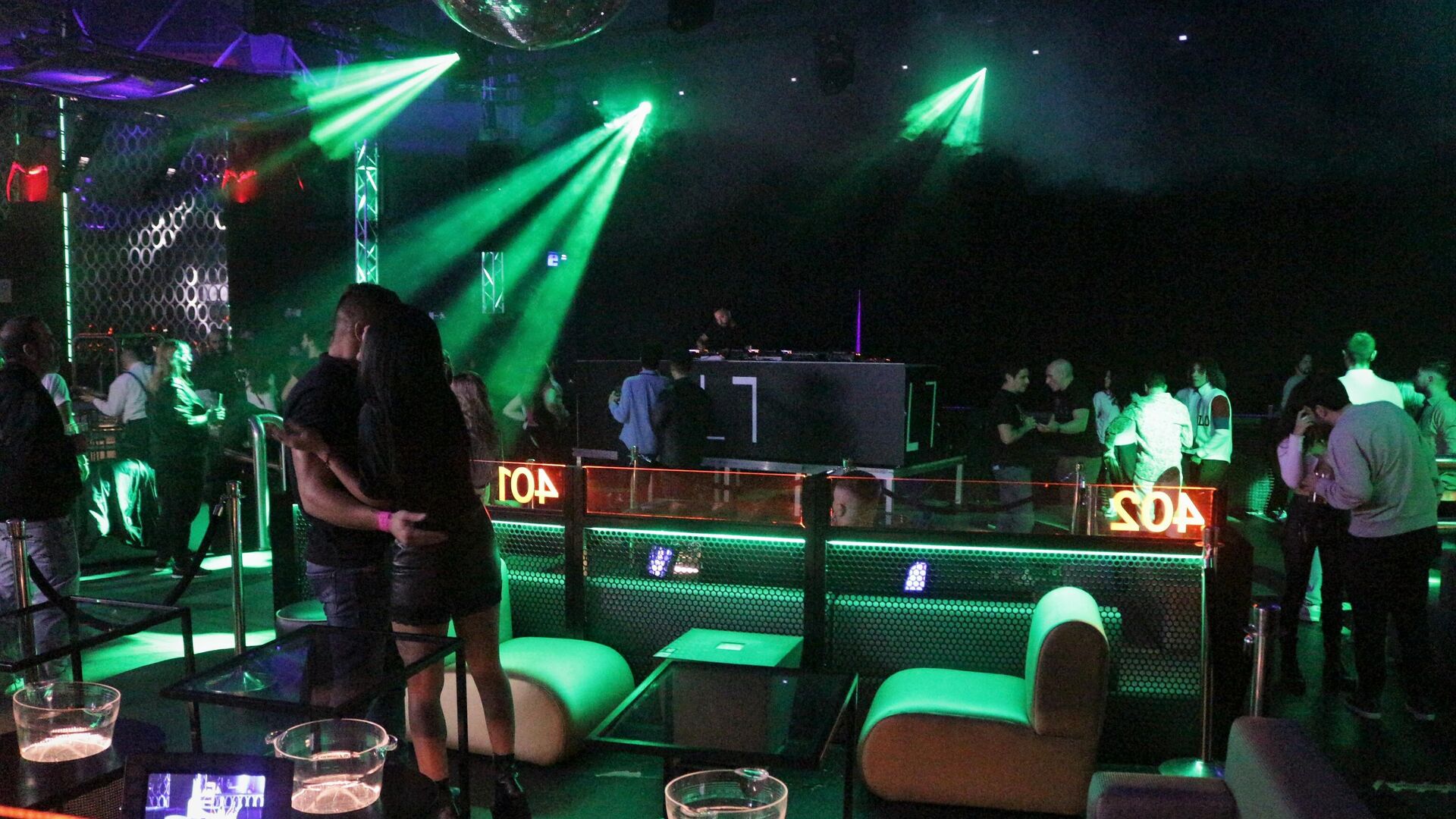 Una imagen de LABtheClub, discoteca de Madrid con pantallas para chatear entre mesas - Sputnik Mundo, 1920, 04.12.2021