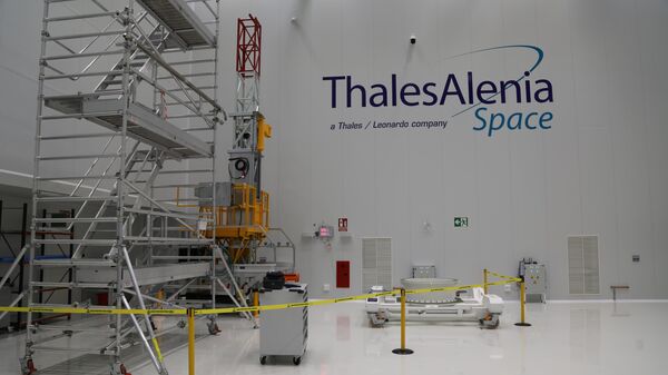 Andamios de la sala de integración de Thales Alenia Space - Sputnik Mundo