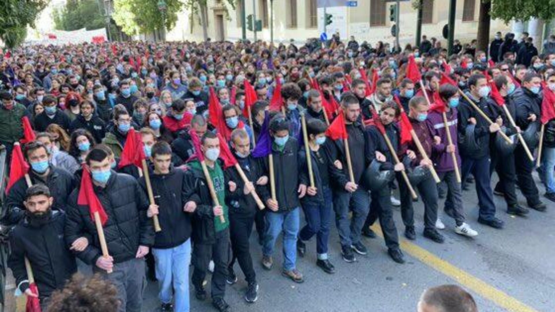 Las violentas protestas en las calles de Atenas y Salónica, Grecia, el 6 de diciembre de 2021 - Sputnik Mundo, 1920, 07.12.2021