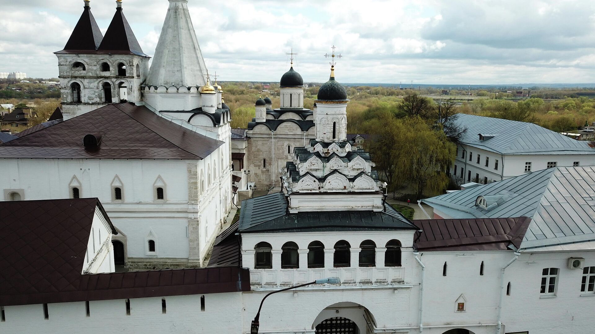El convento ortodoxo Vvedensky en la ciudad rusa de Sérpujov - Sputnik Mundo, 1920, 13.12.2021