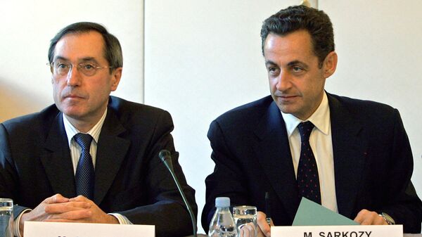 El exministro del Interior, Claude Guéant, y el expresidente francés, Nicolás Sarkozy (archivo) - Sputnik Mundo