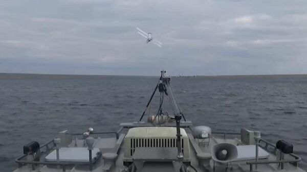 Ponen a prueba a un dron kamikaze ruso desde una lancha | Video - Sputnik Mundo