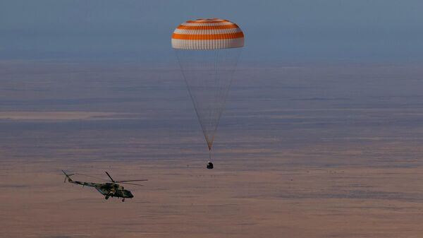 El paracaída (imagen referencial) - Sputnik Mundo