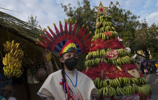 Un árbol de Navidad hecho de plátanos en La Paz, Bolivia. - Sputnik Mundo