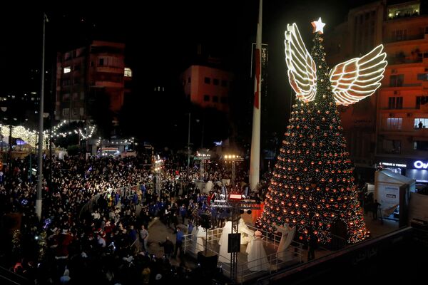 Un árbol de Navidad en Beirut, el Líbano. - Sputnik Mundo