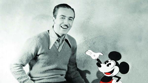 Walt Disney y su personaje estrella: Mickey Mouse.  - Sputnik Mundo